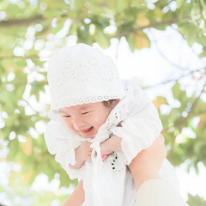 泣いている赤ちゃんの自然な姿